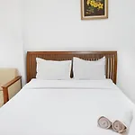 Pool View Studio Apartment Tamansari Sudirman By Travelio